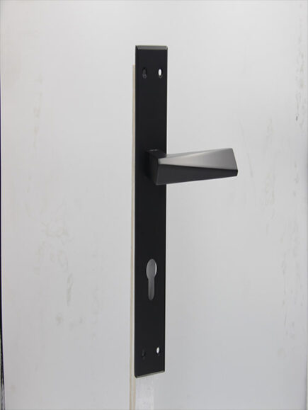 AVVA - V8 - BLACK (PLATE)