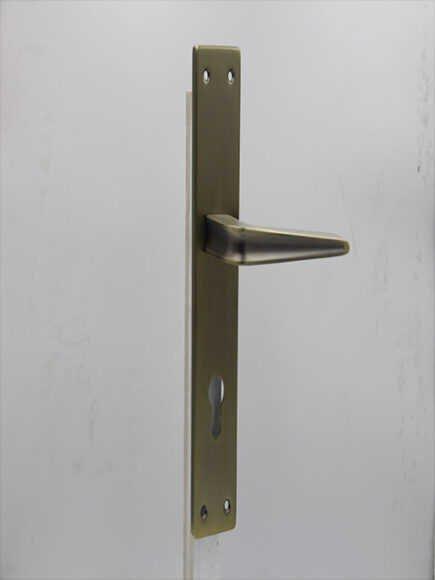 CD - 016 -  BLACK  (PLATE)