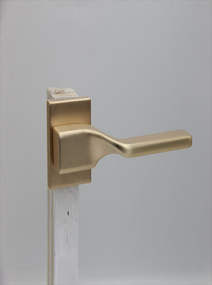 AVVA - V7 - MATT GOLD (ROSETTE)