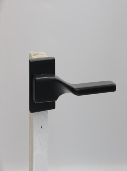 AVVA - V7 - BLACK (ROSETTE)