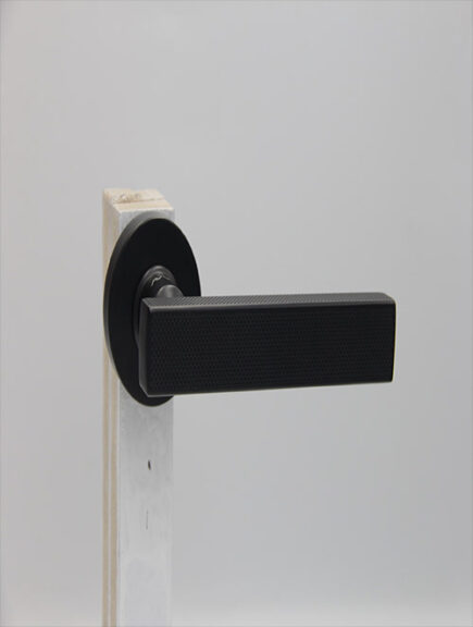 AVVA - V10 - BLACK (ROSETTE)