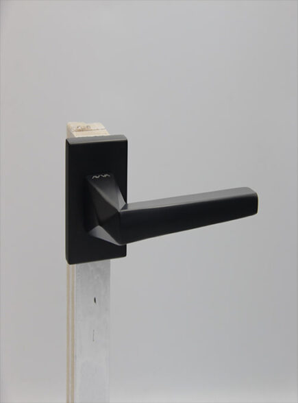 AVVA - V11 - BLACK (ROSETTE)