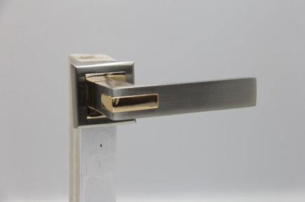 CD - 037 - MAB/GOLD (ROSETTE)