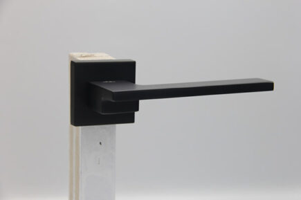 CD - 038 - BLACK (ROSETTE)